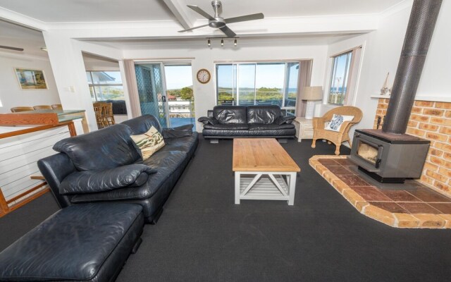 Fingal Bay Beach House, 32 Lentara Street