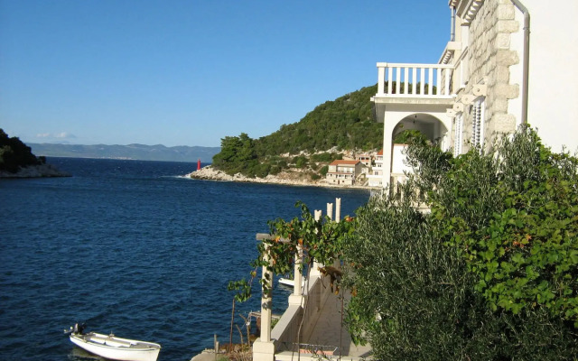 Mile - 10m From the sea - A4 Arch 2