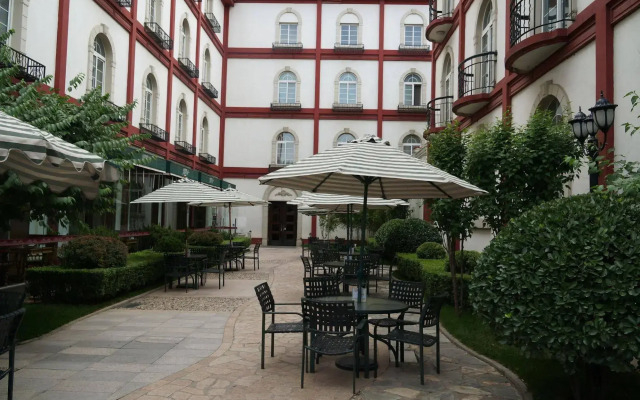 Dong Fang Hotel
