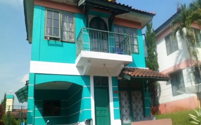 Villa Kota Bunga Tulip
