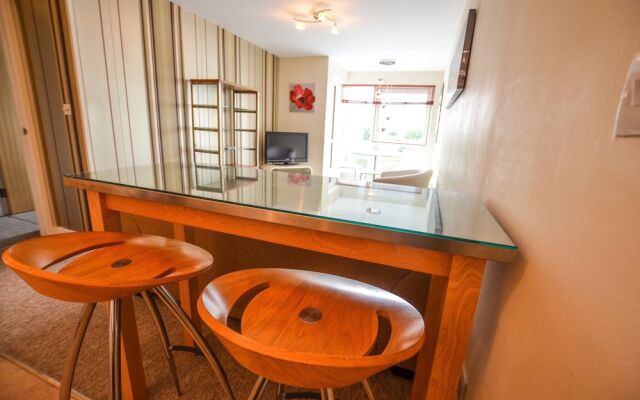 Gunwharf Quays Chic Apartment