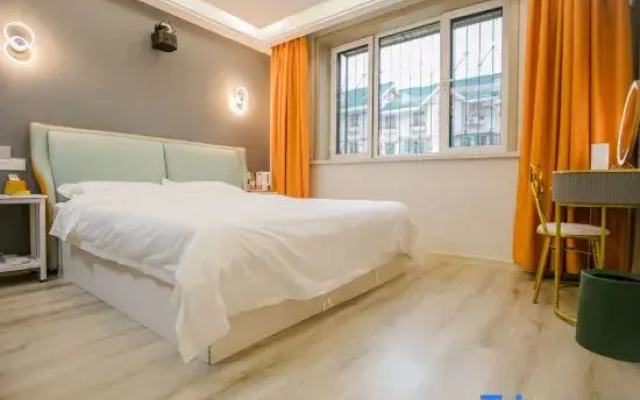 Youyou Intelligent Projection Inn