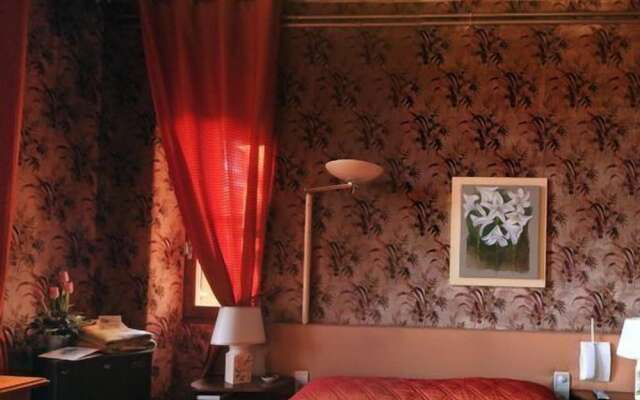 Relais Saint Roch Rest. La Petite Maison