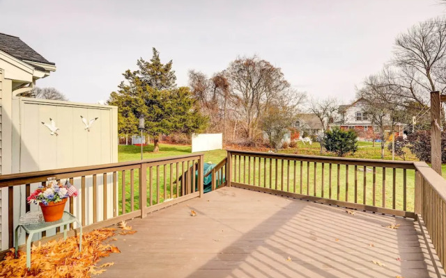 Westerly Retreat ~ 1/4 Mi to Private Beach!