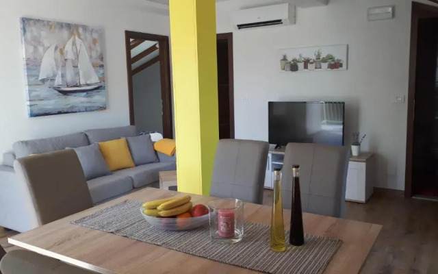 Apartments Šišević - Comfort Apartments with Balcony and Sea View