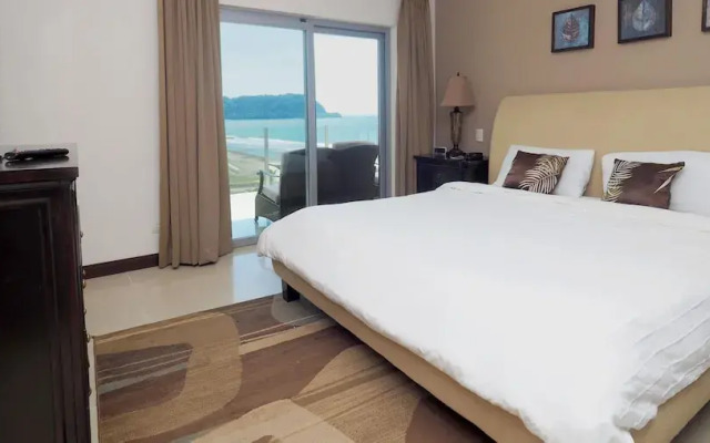 Condominio Diamante del Sol by CRHR