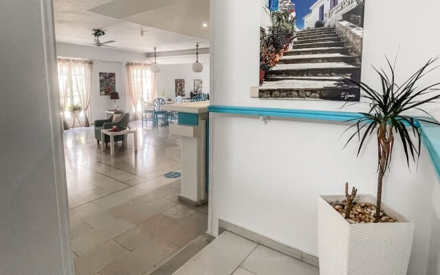 Stratos Hotel
