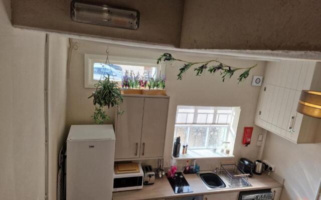 Carlisle Central, Cute Studio Appt, The Cupboard