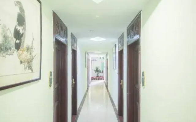 Junya Zhouji Hotel(Haikou East High Speed Railway Station)