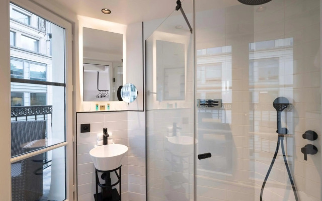 Le 12 Hotel