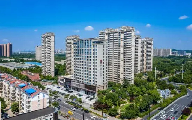 Yicheng Hotel (Luoyang Longmen High-speed Railway Station University Town)
