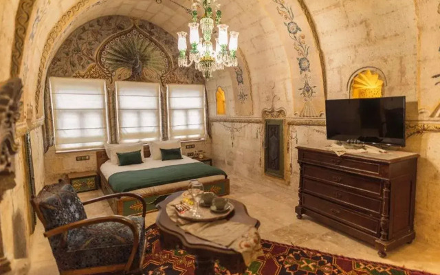 Solo Cave Suites