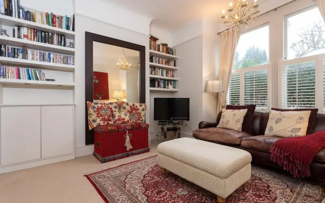 1 Bedroom Garden Flat In Clapham Common