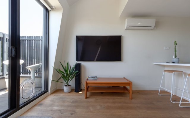 Spacious 2 Bedroom Inner City Townhouse With Private Rooftop