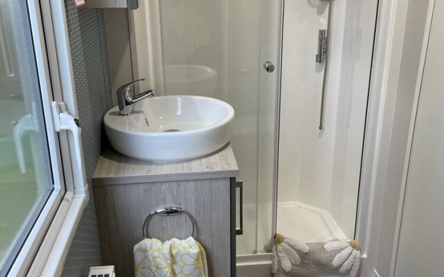 2 bed Caravan With Hot Tub Located in Percy Wood