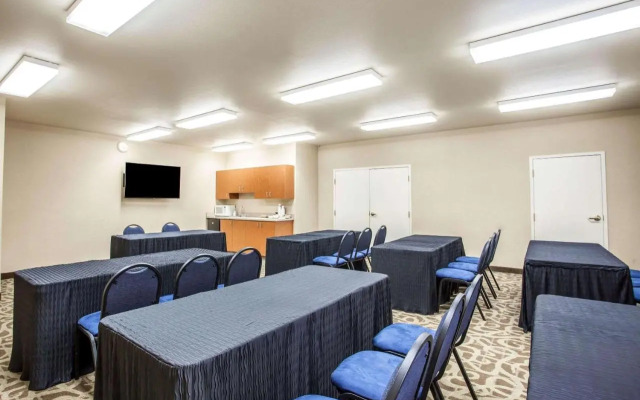 Quality Inn & Suites - 3 Stars