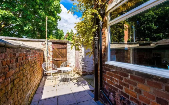 Fresh, new, stylish Chester Town House to sleep 6