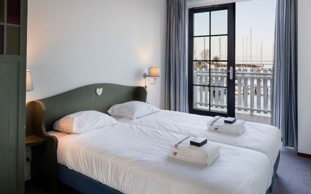 Roompot Hotel Marinapark Volendam