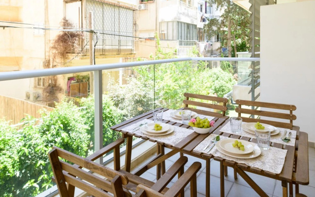 Quiet Hideaway & Terrace near Beach by FeelHome