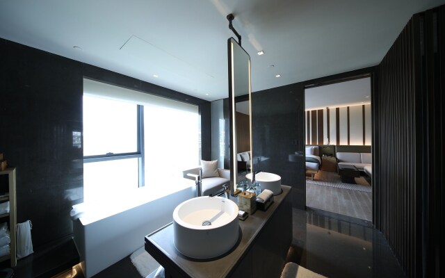 Joyze Hotel Xiamen, Curio Collection by Hilton