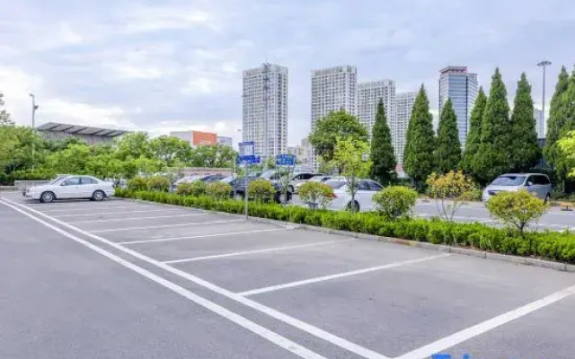 Zhe Fei Hotel (Qingdao Wusi Square Wanda Plaza Branch)