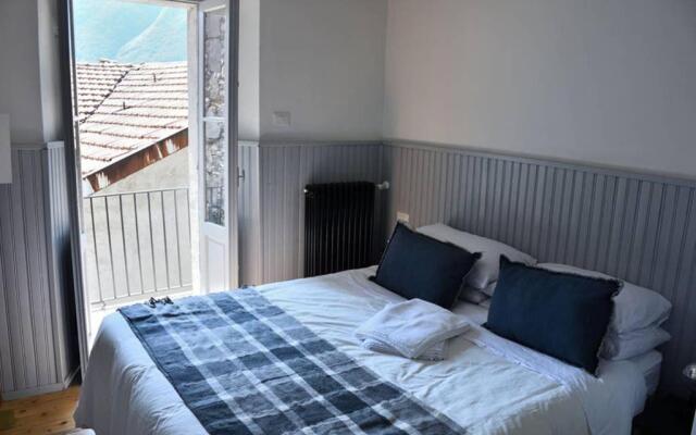 Rocks apartment Colonno