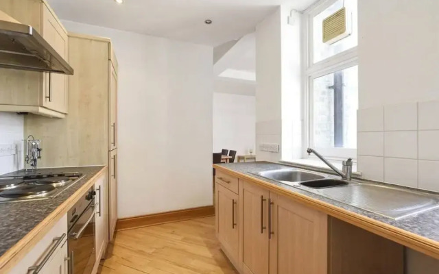 Modern 1 Bedroom Flat Near Liverpool Street With Patio