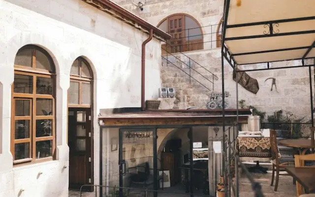 Kapalos Cave Hotel