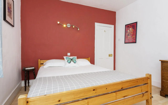Veeve  Elegant 2 Bed Victorian House Vauxhall