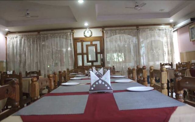 OYO Rooms Rajmahal Square 2