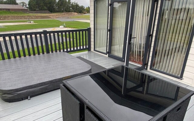 Skywalker 51 2 Bedroom With Hot Tub