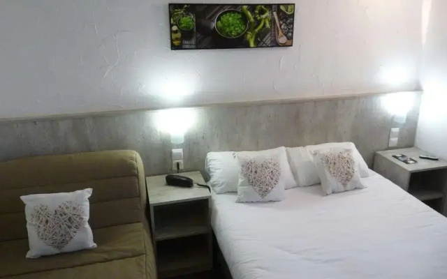 Brit Hotel Bosquet