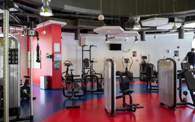 Whitesage - Magnificent Waterfront Apt, Steps From the Beach