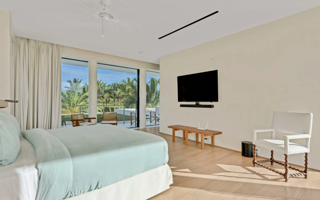 Magnificent 5BR Modern Tropical Villa With Pool