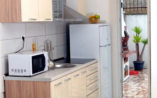 Robi - 50m From Beach - SA4