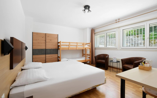 Hôtel Bon Port – Guest Rooms – Montreux