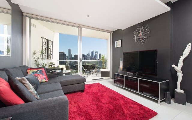 TT1111 Split Level Harbour Views