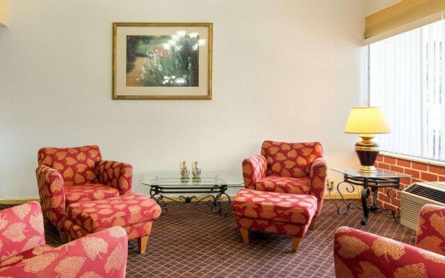 Rodeway Inn Emporia Inn