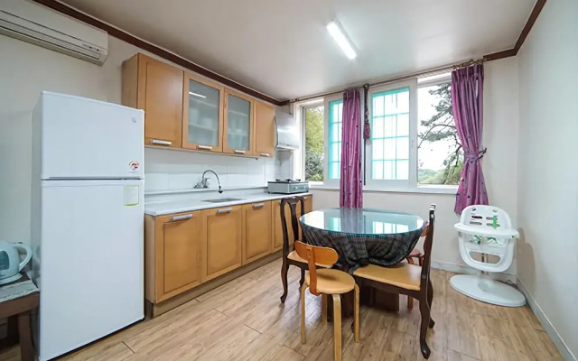 Yeosu Blue Sky Galaxy Pension