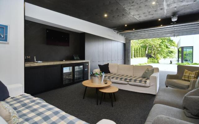 Bridle Path Retreat - Christchurch Holiday Homes