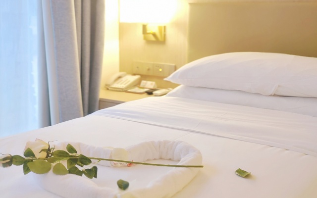 Vienna Hotel (Beihai Weizhou Island Lanqiao seaview shop)
