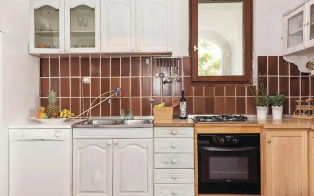 Awesome Home in Zaboric With 5 Bedrooms and Internet