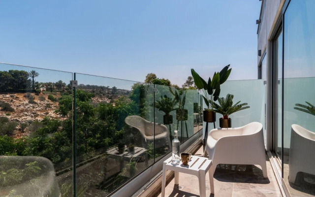 Rio Gardens - Adorable Studio w Shared Pool
