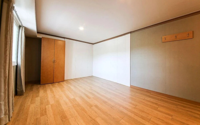 Prada Hotel & Pension