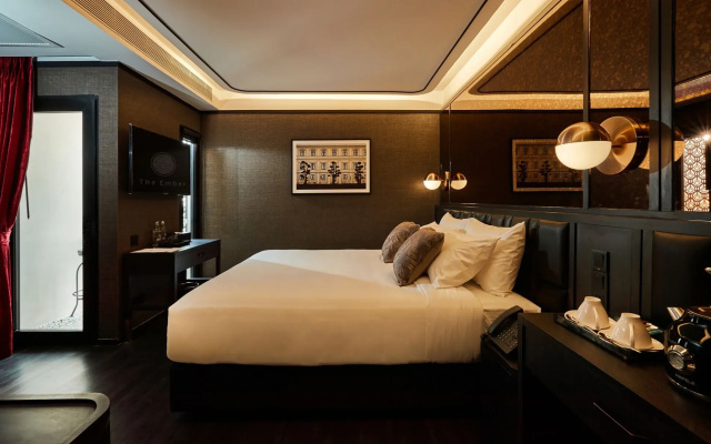 The Gravitique Hotel Khaosan