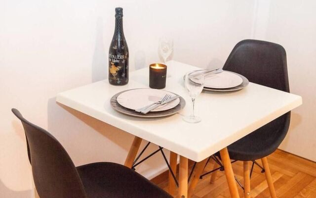Fully Renovated Adorable Aptm Kolonaki