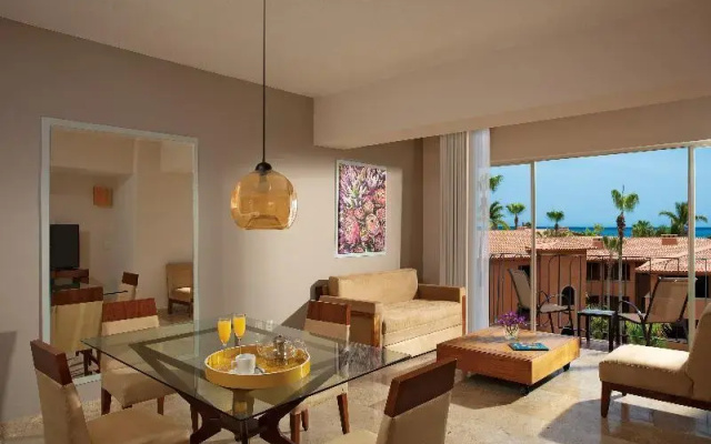 Altitude by Krystal Grand Los Cabos – All Inclusive