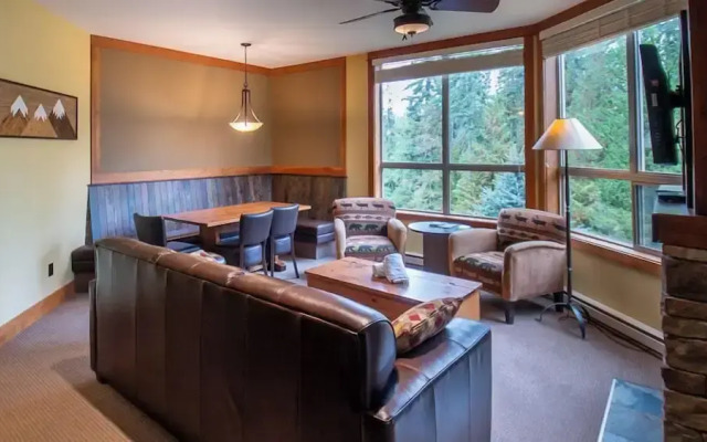 Timberline Lodges by Fernie Lodging Co