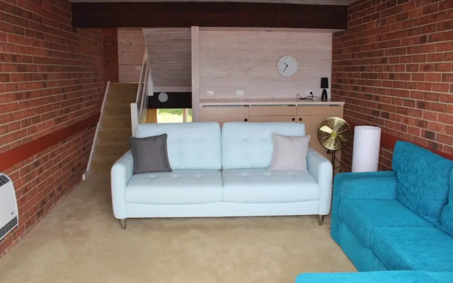 Pacific Heights Holiday Apartments & Munn's Tower House