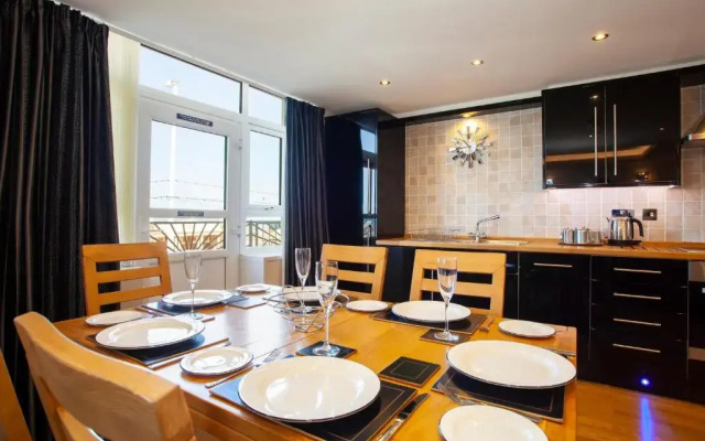 Queens Mansions: Lakeland Suite